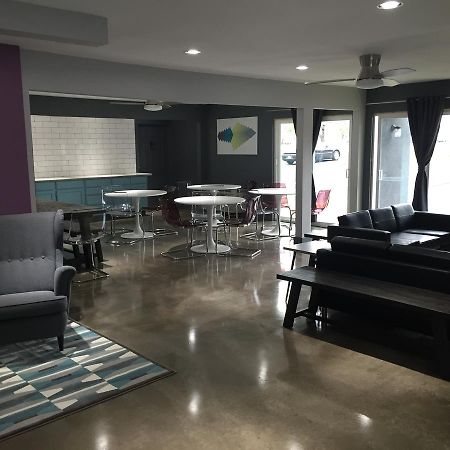 Aae Austin'S Travelodge Εξωτερικό φωτογραφία