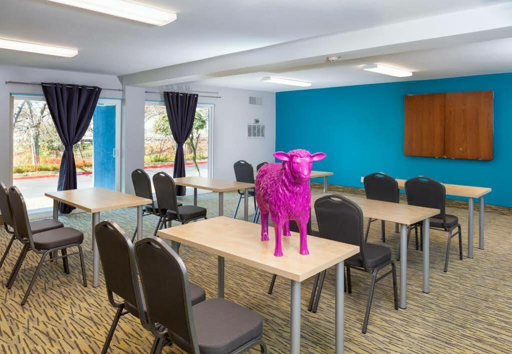 Aae Austin'S Travelodge Εξωτερικό φωτογραφία